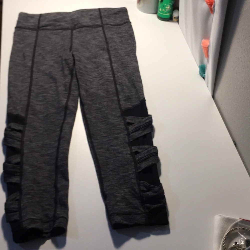 Black and grey Capri athleta leggings